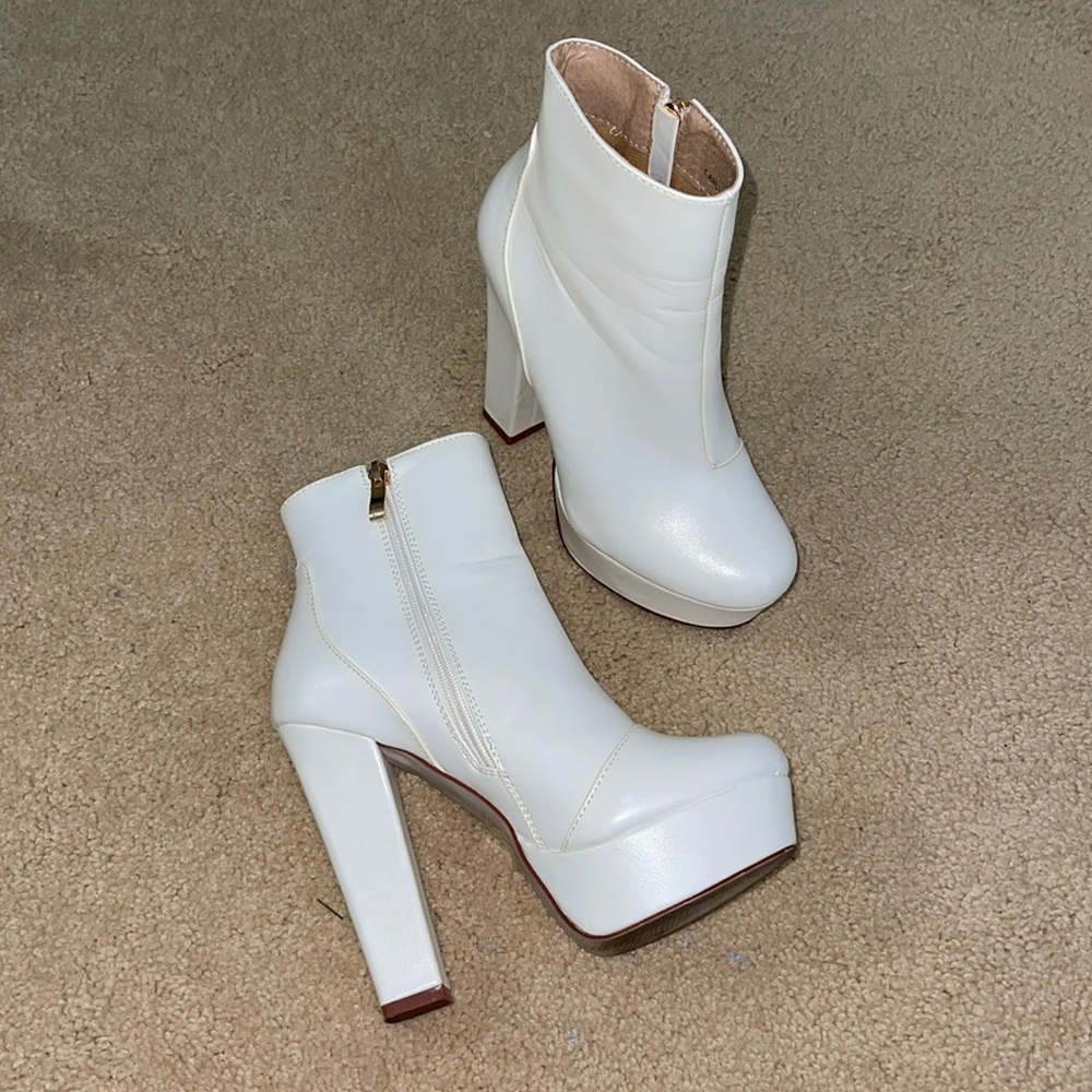 Azalea Wang White Gogo boots